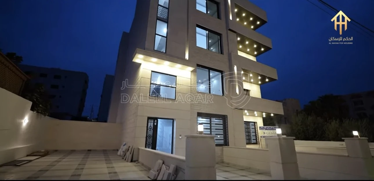شقة في ‏ALHAKAM HOUSING كاش او أقساط من المالكمشروع مادبا حي الرشاد ((بالقرب من مسجد عيسى أبن مريم))( شقق طابقيه مساحة (174)📌لدينا فريق كامل مجهز في اي وقت للجولات الميدانية وتزويدكم في ادق التفاصيل للمشروع (المشروع جاهزة للتسليم) 🏘️🏘️🏙️ شركتنا مختصة باختيار المواقع الاستراتيجية وفي أرقى المناطق) ________🏘️ مواصفات الشقق بمواصفات ڤلل💯تشطيبات سوبر ديلوكس❇️ مساحة الشقه الاولى 174+220 مساحات خارجيه ❇️ مساحة الشقق (174)م وتتكون من : ✔️ 2 غرف نوم اطفال  ✔️ غرفة ماستر ✔️ 3حمامات ✔️ صالون مع بلكونه✔️ مطبخ مع بلكونه✔️ غرفة ضيوف مع بلكونه 📌مواصفـات الشقة :-🔹المنيوم مقطع خاص Spacer 16m زجاج Double Glaze عازل للحرارة والصوت .🔹اباجورات المنيوم كهرباء معزولة Foam .🔹 بورسلان إسباني نخب أول .🔹 أطقم حمامات معلقة Vetra .🔹 مغاسل كاونتر مع خزائن Laminate .🔹 بطاريات Roca إسباني .🔹 نظام Shower Jet مع قاطع سيكوريت واكسسوارات Stainless steel .🔹 أسقف جبسبمورد مع ديكورات مودرن مميزة لكامل الشقة .🔹انارة Spot light Linear light لكامل الشقة .🔹أبواب قشرة جوز دهان ايطالي .🔹باب رئيسي أمان متعدد الاقفال .🔹دهانات ديكورية للمداخل ودهانات Dulux لداخل الشقة .🔹انتركم  .🔹تمديدات انترنت لكل الغرف .🔹تأسيس كامل للمكيفات لكل الغرف ويشمل النحاس والكهرباء والتصريف .🔹نظام ستلايت مركزي📌مواصفات المشروع :-🔸واجهات وبروزات معمارية مميزة حجر رويشد نخب اول قياس 50 سم .🔸ديكورات للمداخل والادراج وواجهات المصاعد .🔸رخام ايطالي للمداخل والادراج والترسات .🔸مصعد ايطالي Stainless Steel .🔸عزل كامل مائي وحراري لجدران المبنى داخلي وخارجي .🔸موقف سيارة مستقل لكل شقة .🔸خزان ماء اضافي لكل شقة .🔸تشطيبات Super Deluxe .🔸اشراف هندسي كامل على كافة مراحل العمل من التأسيس وحتى التشطيب النهائي .✅ خدمة ضمان ما بعد البيع :-جميع الشقق منفذة باعلى المواصفات الفنية ومكفولة لمدة سنةكاملة 💯.للأستفسار :0777979428 - 75,000 دأ - صورة 1