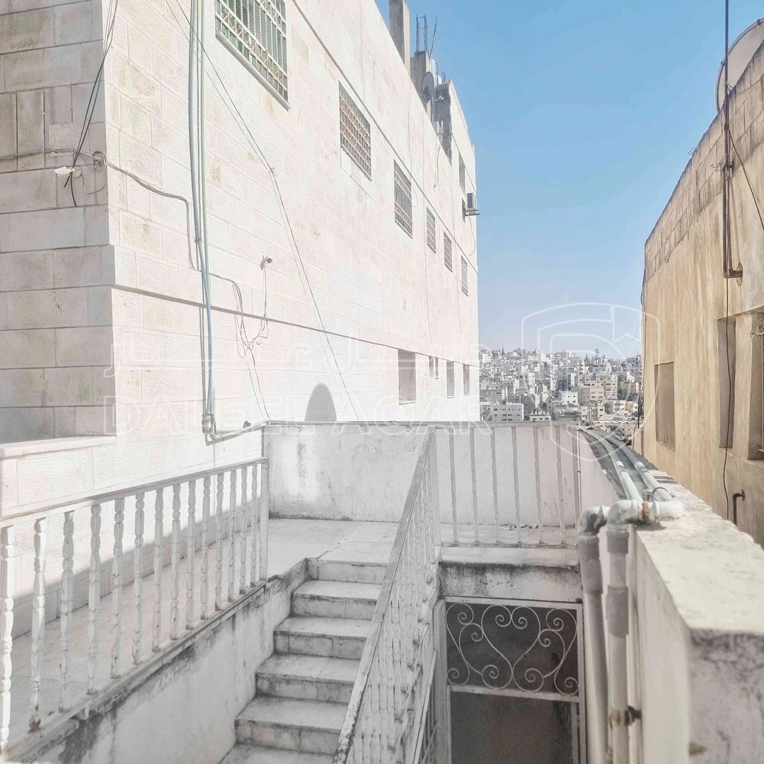 مبنى في عمان جبل عمان الدوار الثاني - 650,000 دأ - صورة 1