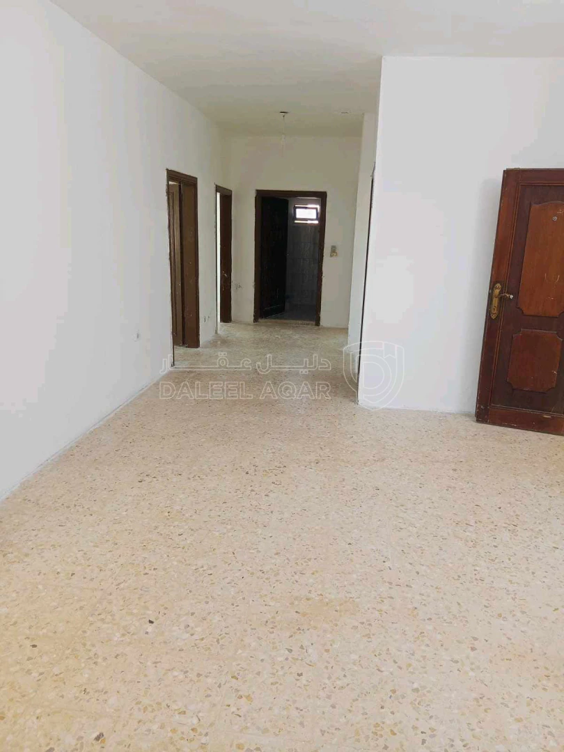 شقة في إربد حكما قرب ديوان السلام  - 26,500 دأ - صورة 1