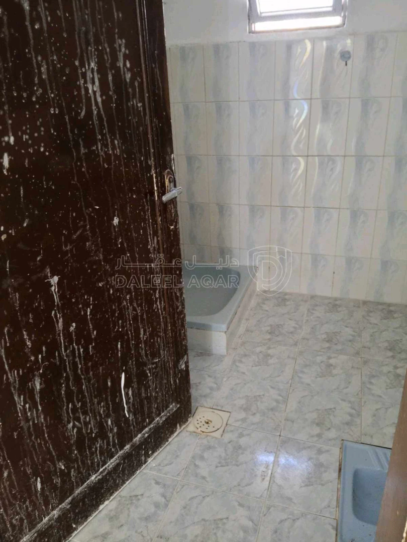 شقة في إربد حكما قرب ديوان السلام  - 26,500 دأ - صورة 1