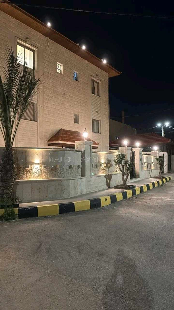 فيلا/منزل في فيلا فاخرة للبيع في إربد – موقع مميز وإطلالة مفتوح - 160,000 دأ - صورة 2
