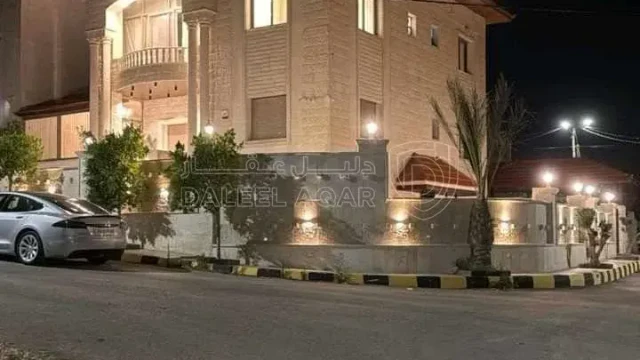 فيلا/منزل - فيلا فاخرة للبيع في إربد – موقع مميز وإطلالة مفتوح - 160000 دأ