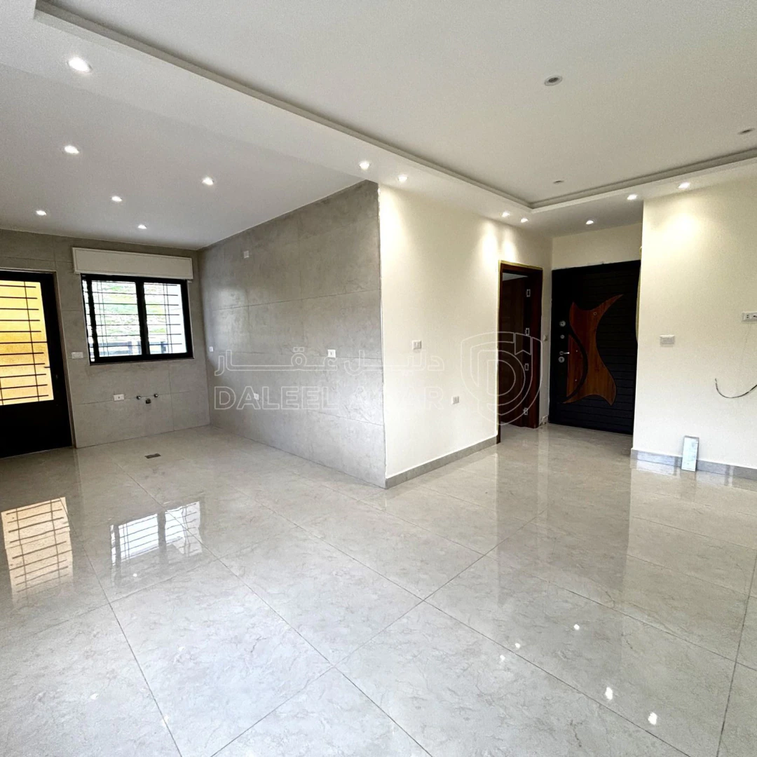 شقة في اخر شقة ب 55 الف في ابو علندا قرب دوار البنزين  - 55,000 دأ - صورة 1