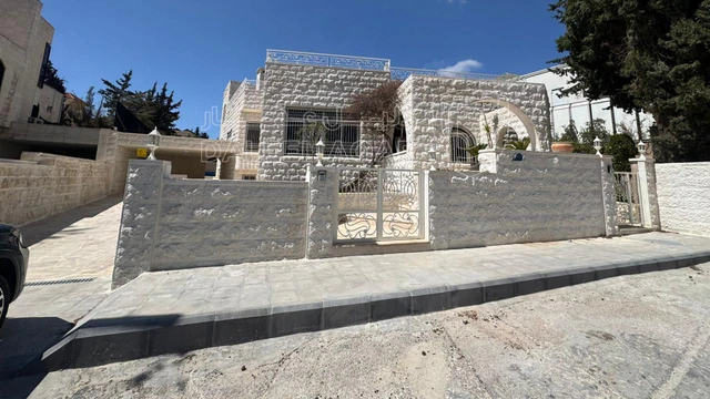 فيلا/منزل في عبدون شارع مسعود القرشي - 1,400,000 دأ - صورة NaN