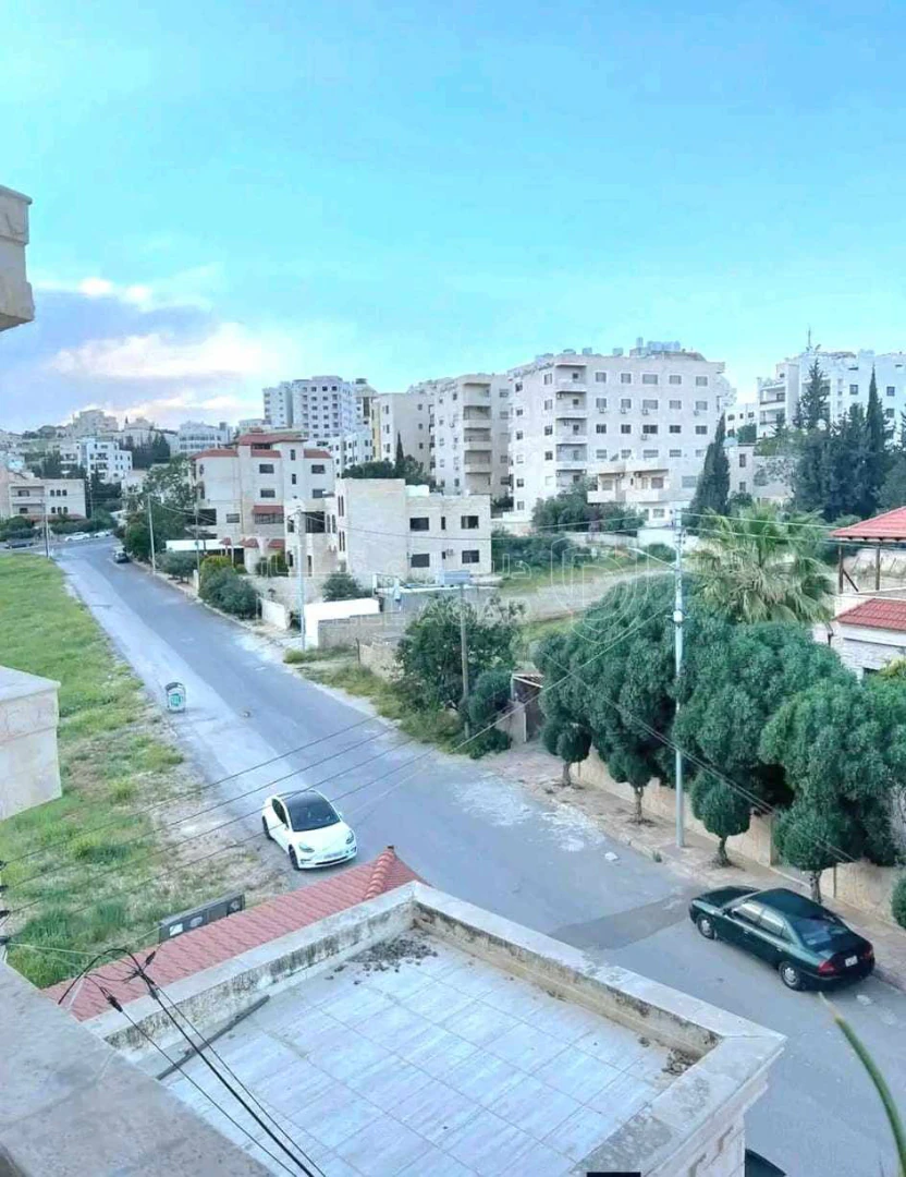 شقة في حي الكوم قرب جامع الفاروق - 52,000 دأ - صورة 1