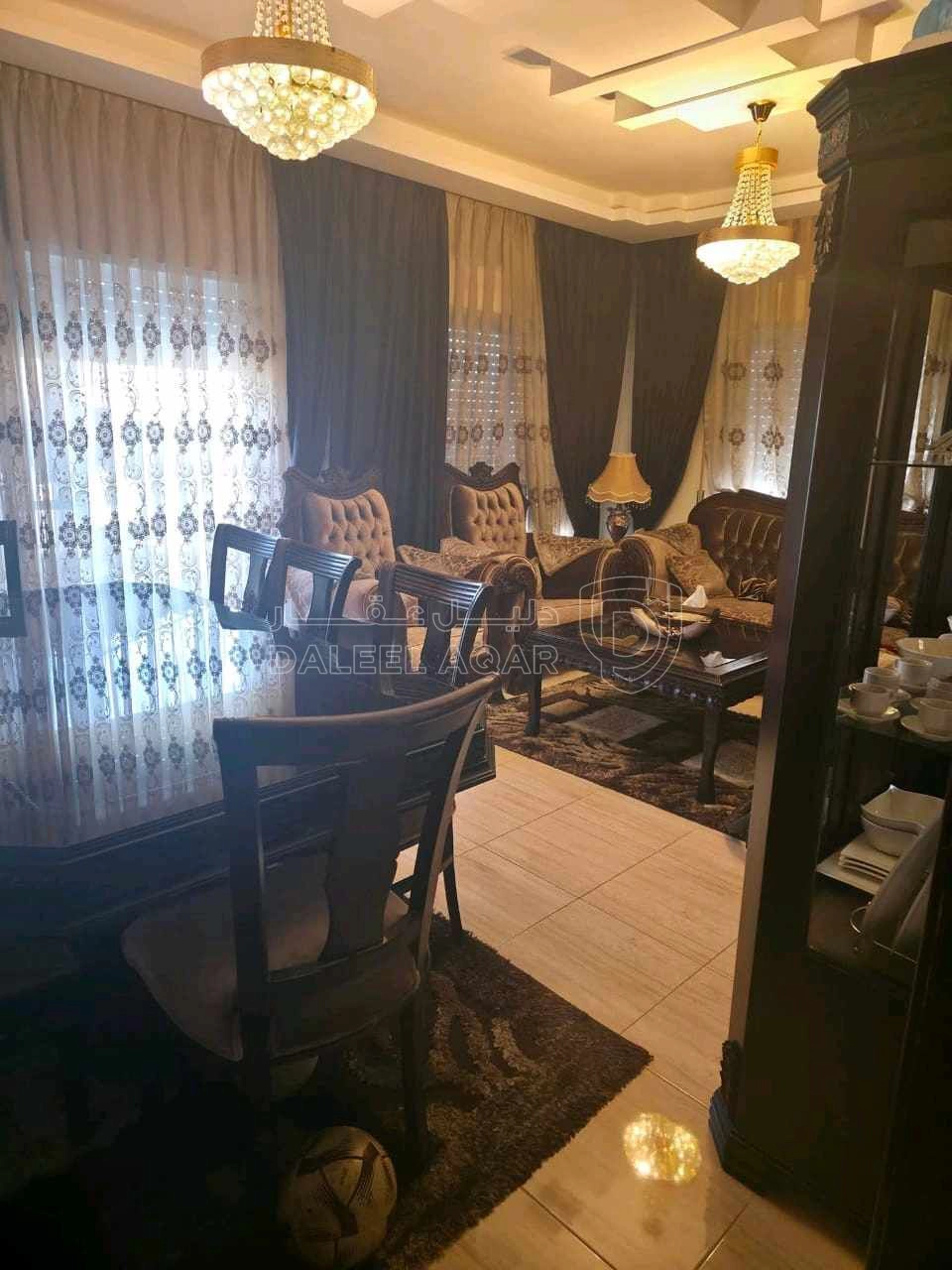 شقة في حي الكوم قرب جامع الفاروق - 55,000 دأ - صورة 1