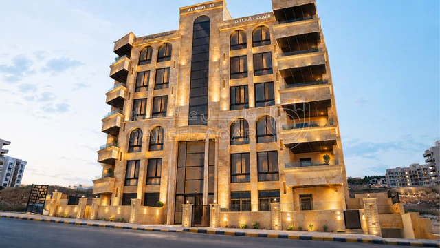 شقة - كريدور عبدون مقابل كازية المناصير  - 180000 دأ