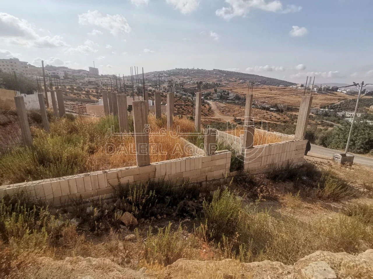 أرض في جرش ، الحمرا ، مدرسة الشهيد عبد الرزاق الدلابيح  - 45,000 دأ - صورة 4