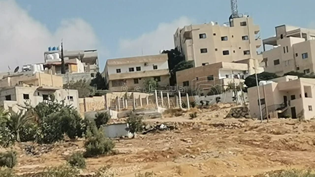 أرض في جرش ، الحمرا ، مدرسة الشهيد عبد الرزاق الدلابيح  - 45,000 دأ - صورة NaN
