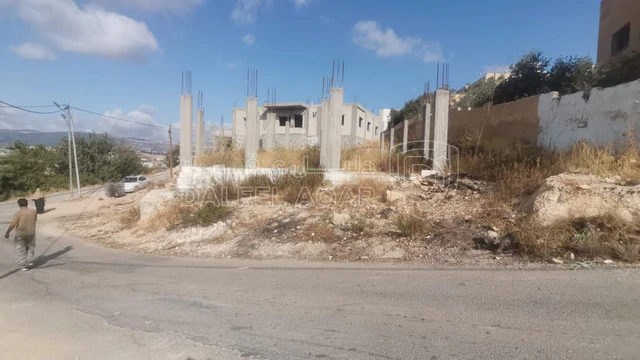 أرض في جرش ، الحمرا ، مدرسة الشهيد عبد الرزاق الدلابيح  - 45,000 دأ - صورة NaN