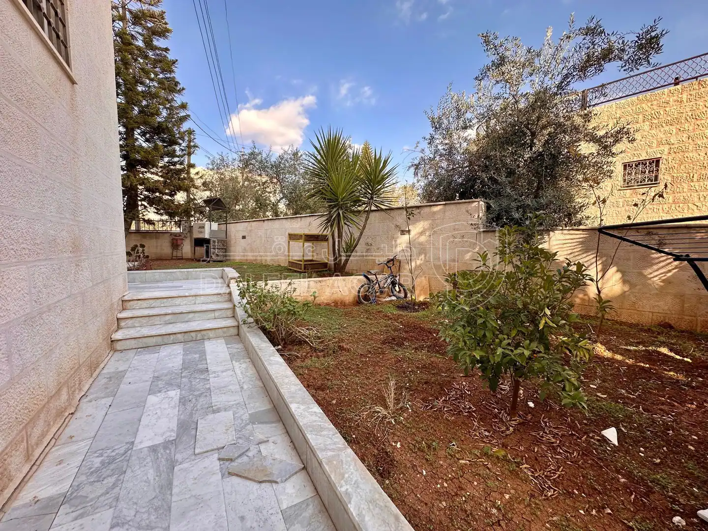 فيلا/منزل في عمان - طبربور - خلف عريفة مول  - 560,000 دأ - صورة 1