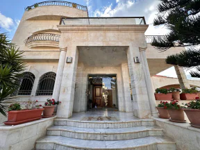 فيلا/منزل - عمان - طبربور - خلف عريفة مول  - 560000 دأ