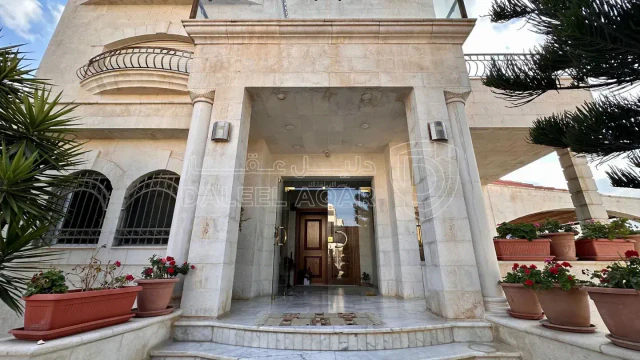فيلا/منزل - عمان - طبربور - خلف عريفة مول  - 560000 دأ