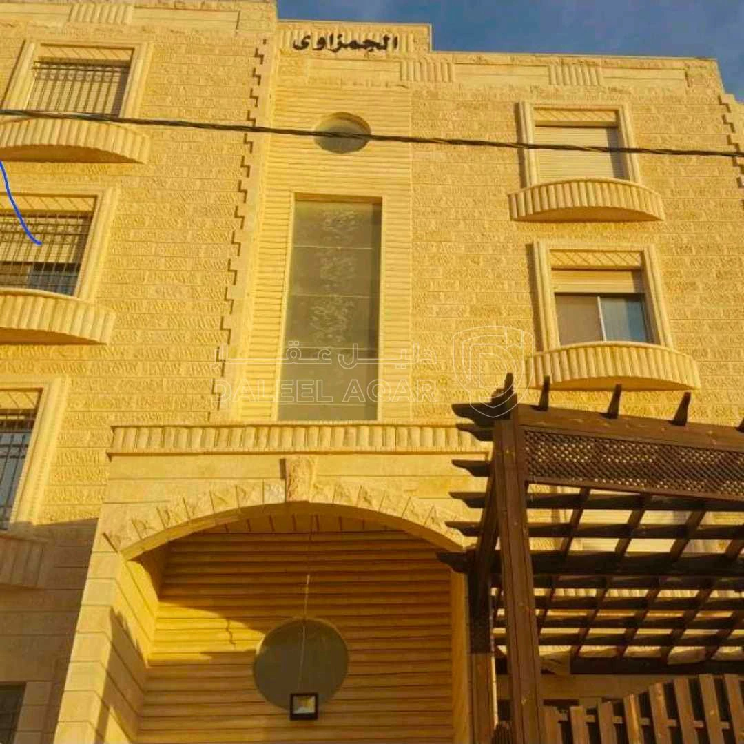 شقة في غرب جامعة العلوم والتكنولوجيا بالقرب من سوبر ماركت - 120,000 دأ - صورة 1