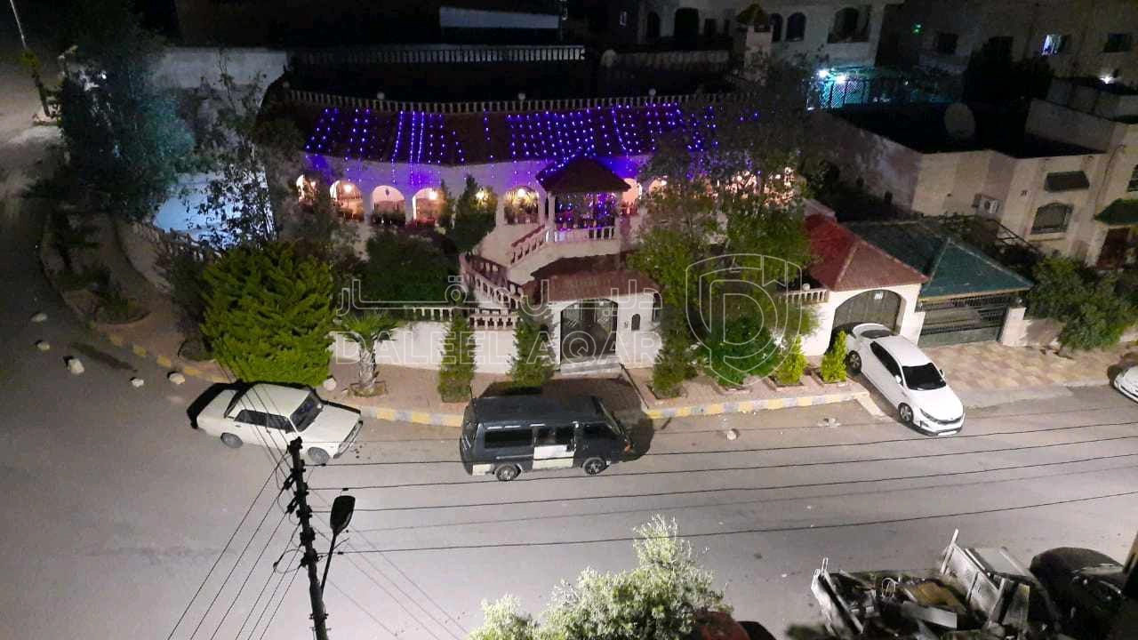 فيلا/منزل في عمان حي عدن بجانب مدرسة حي عدن  - 300,000 دأ - صورة 1