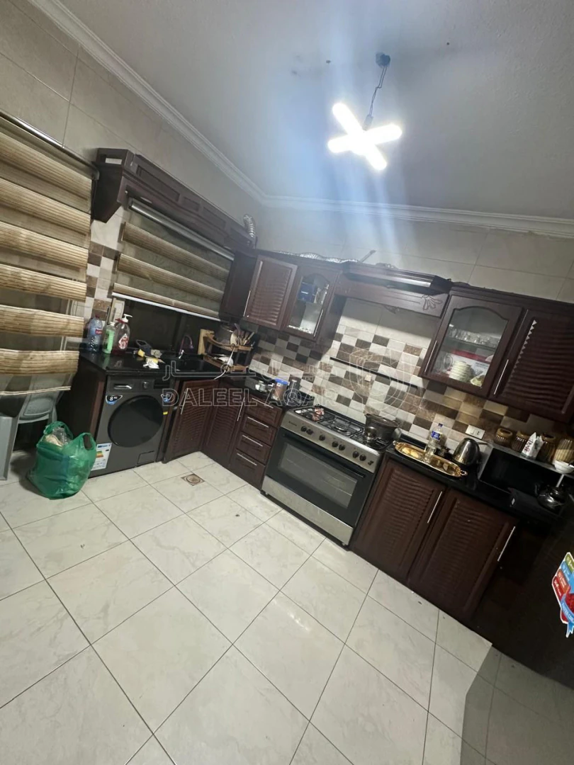 شقة في شارع الاستقلال مقابل حلويات اغاتي - 46,000 دأ - صورة 1