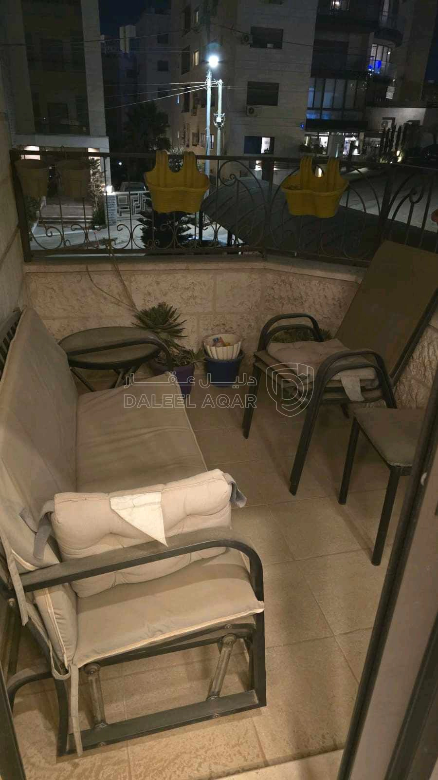 شقة في شقة دير غبار ، مطبخ راكب ، خزائن حائط ديكورات  - 115,000 دأ - صورة 1
