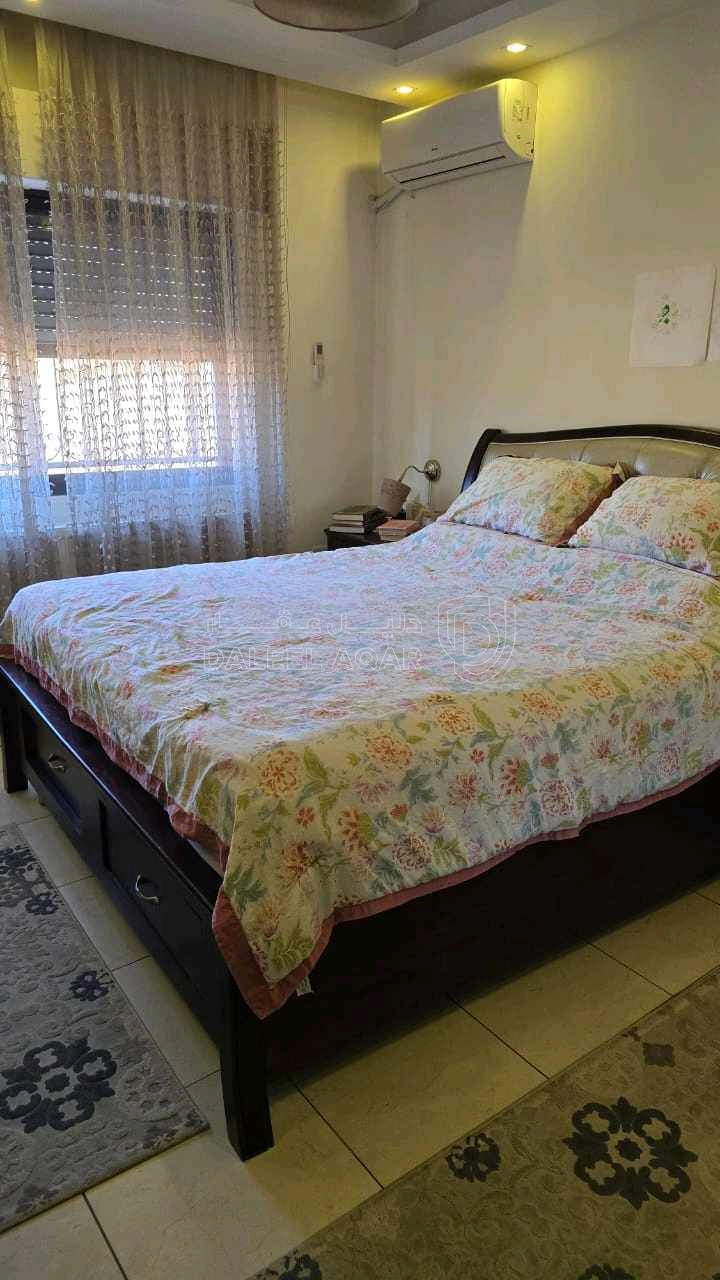 شقة في شقة دير غبار ، مطبخ راكب ، خزائن حائط ديكورات  - 115,000 دأ - صورة 1