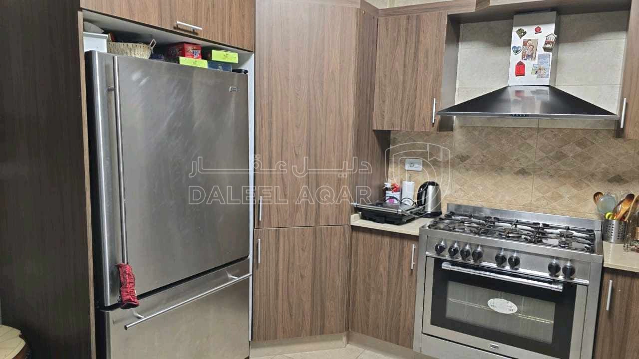 شقة في شقة دير غبار ، مطبخ راكب ، خزائن حائط ديكورات  - 115,000 دأ - صورة 1