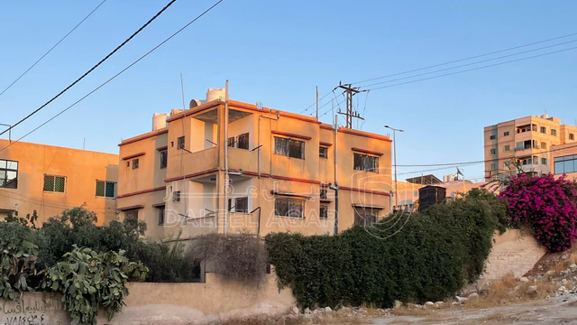 مبنى في الزرقاء -الزواهرة/الشارع الرئيسي 400م عن دوار خميس - 250,000 دأ - صورة NaN