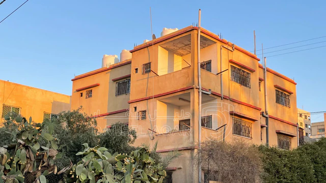 مبنى في الزرقاء -الزواهرة/الشارع الرئيسي 400م عن دوار خميس - 250,000 دأ - صورة NaN
