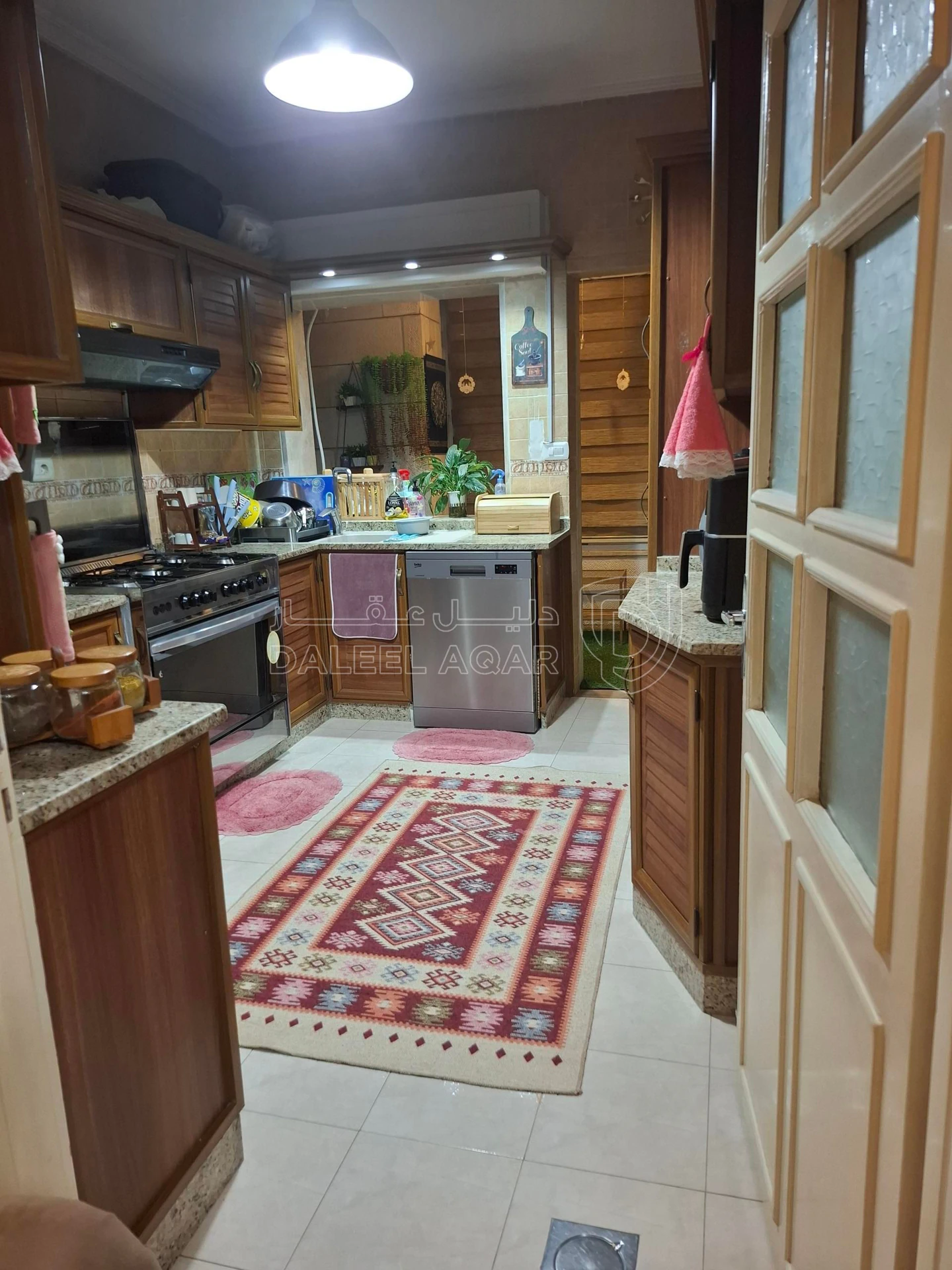 شقة في عمان حوض عرجان بالقرب من دائره الافتاء دخله ديوان  - 47,000 دأ - صورة 1