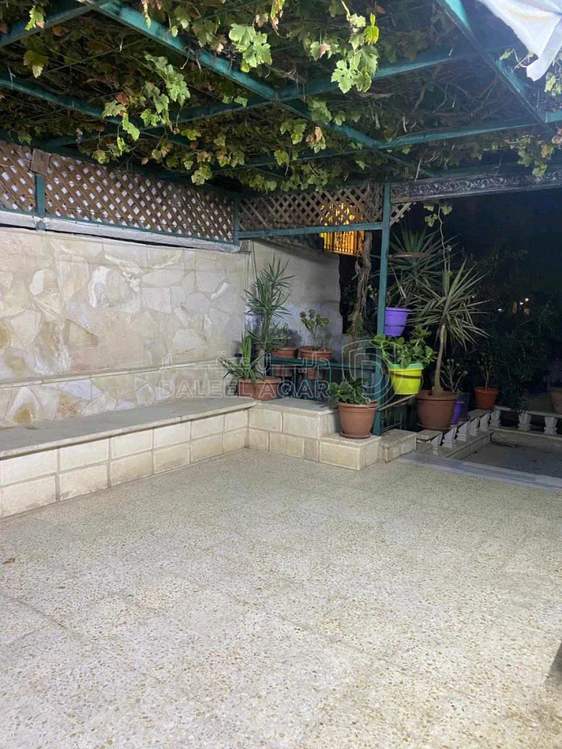 فيلا/منزل في الزرقاء ضاحية مكه قرب مركز حمزه الصحي - 85,000 دأ - صورة 1