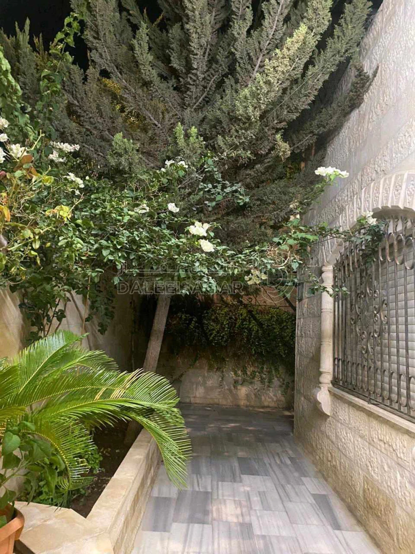 فيلا/منزل في الزرقاء ضاحية مكه قرب مركز حمزه الصحي - 85,000 دأ - صورة 1