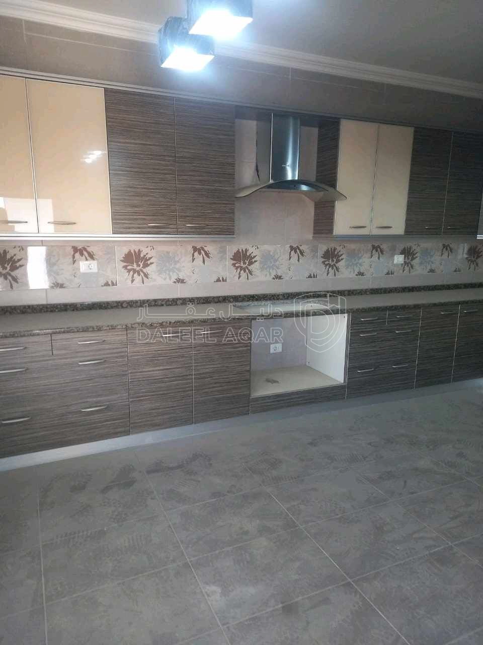 شقة في عبدون الشمالي الغربي بجانب شركة نقل  - 180,000 دأ - صورة 1