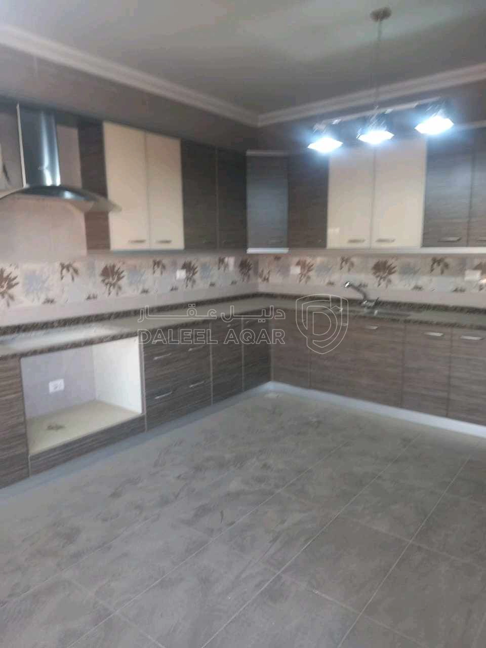 شقة في عبدون الشمالي الغربي بجانب شركة نقل  - 180,000 دأ - صورة 1