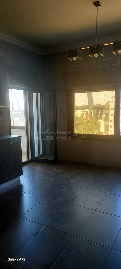 شقة في عبدون الشمالي الغربي بجانب شركة نقل  - 180,000 دأ - صورة 1