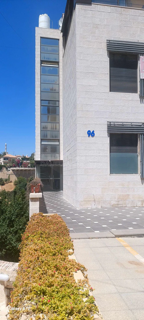 شقة في عبدون الشمالي الغربي بجانب شركة نقل  - 180,000 دأ - صورة 1