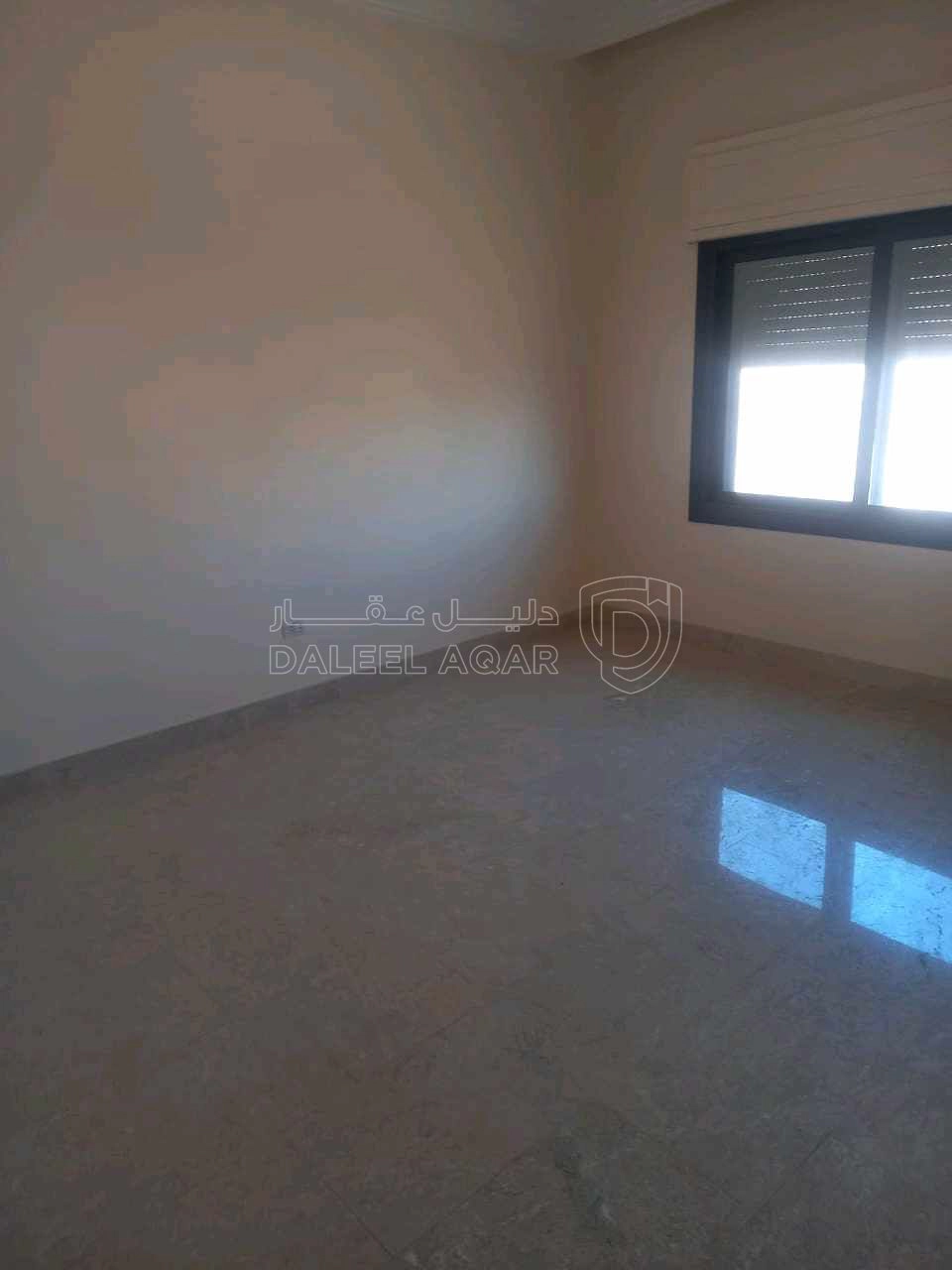 شقة في عبدون الشمالي الغربي بجانب شركة نقل  - 180,000 دأ - صورة 1