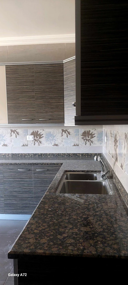 شقة في عبدون الشمالي الغربي بجانب شركة نقل  - 180,000 دأ - صورة 1