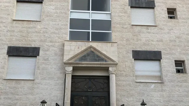 مبنى في عمان الجبيهه  - 1,100,000 دأ - صورة 1