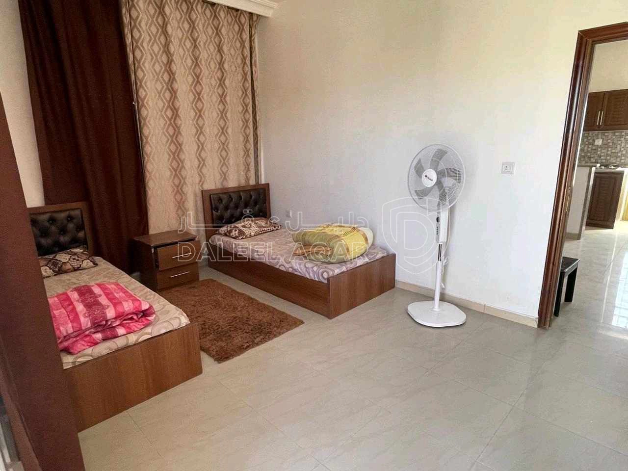 شقة في قرب دوار البرديني وقبال مكتبه طارق بن زياد - 120,000 دأ - صورة 1
