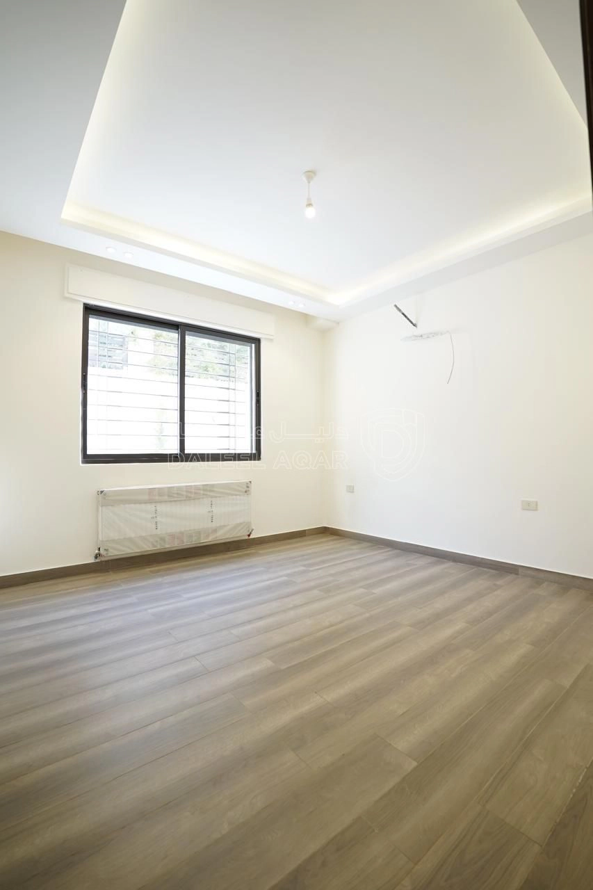 شقة في طابق ارضي مع ترس امامي مشروع 122 ام السماق - 230,000 دأ - صورة 1