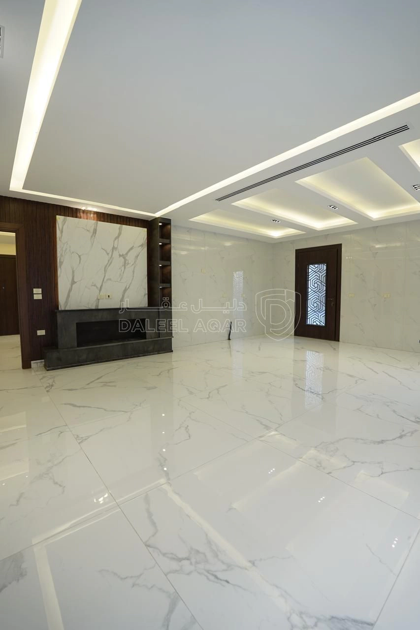 شقة في طابق ارضي مع ترس امامي مشروع 122 ام السماق - 230,000 دأ - صورة 1