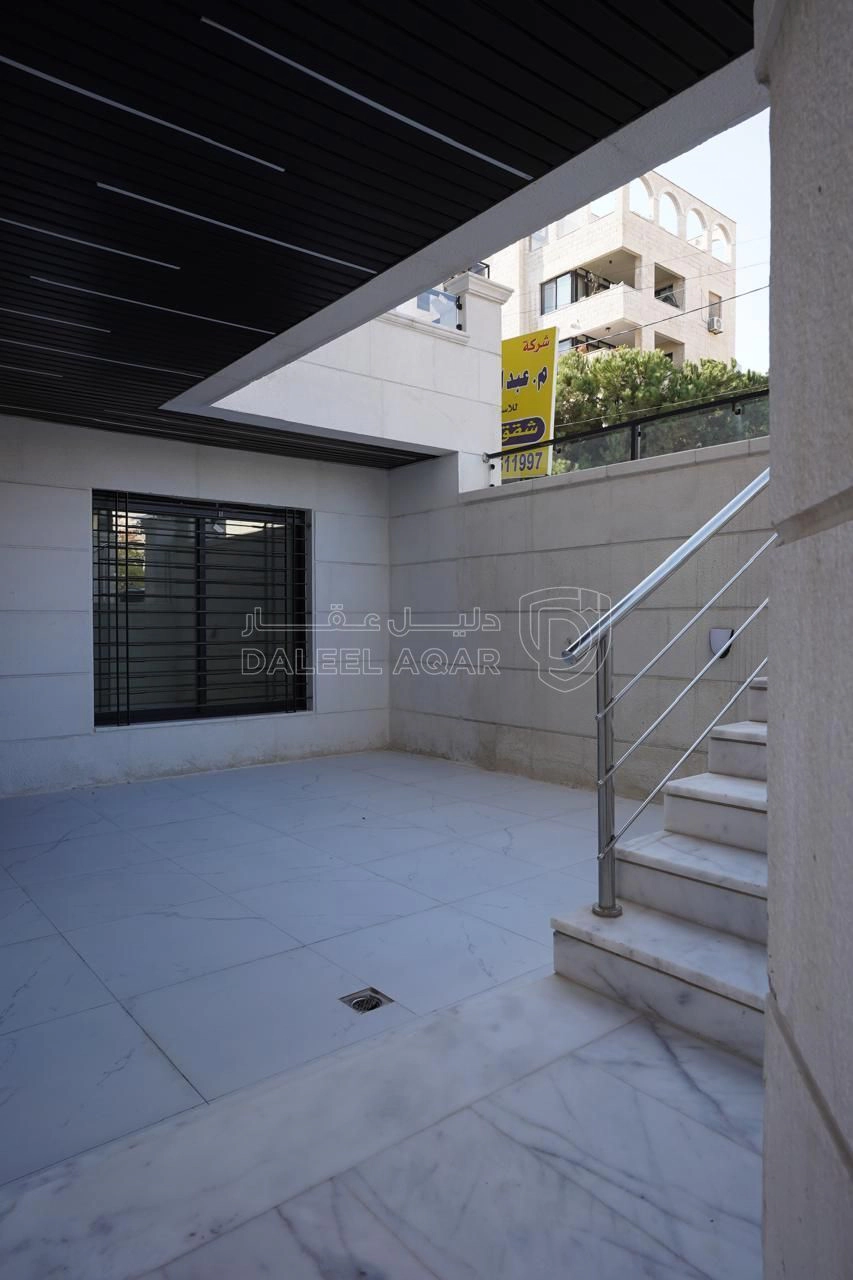 شقة في طابق ارضي مع ترس امامي مشروع 122 ام السماق - 230,000 دأ - صورة 1