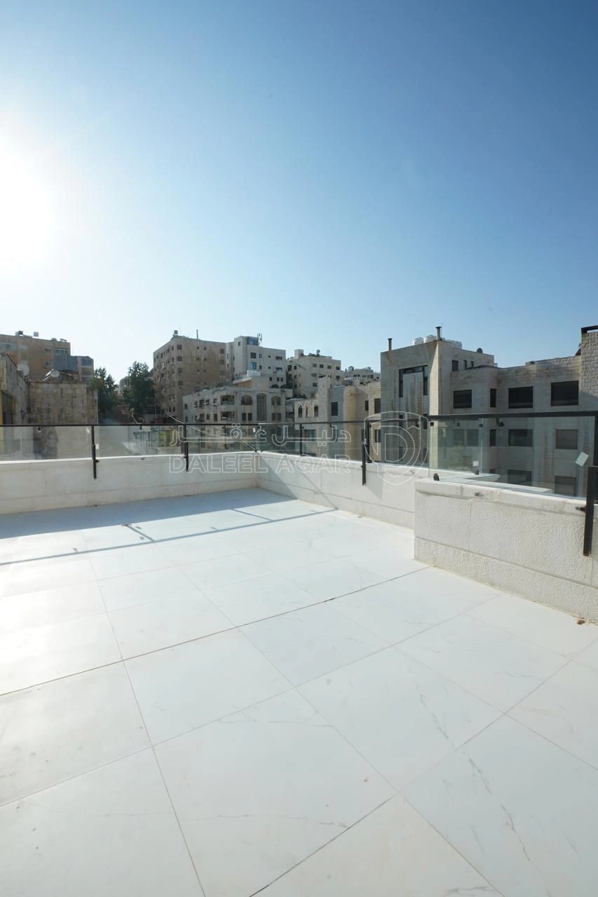 شقة في طابق ارضي مع ترس امامي مشروع 122 ام السماق - 230,000 دأ - صورة 1