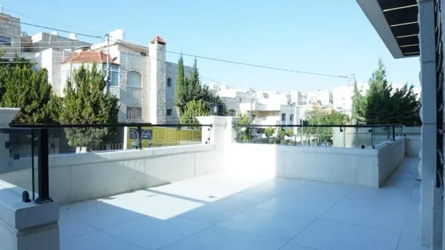 شقة - طابق ارضي مع ترس امامي مشروع 122 ام السماق - 230000 دأ