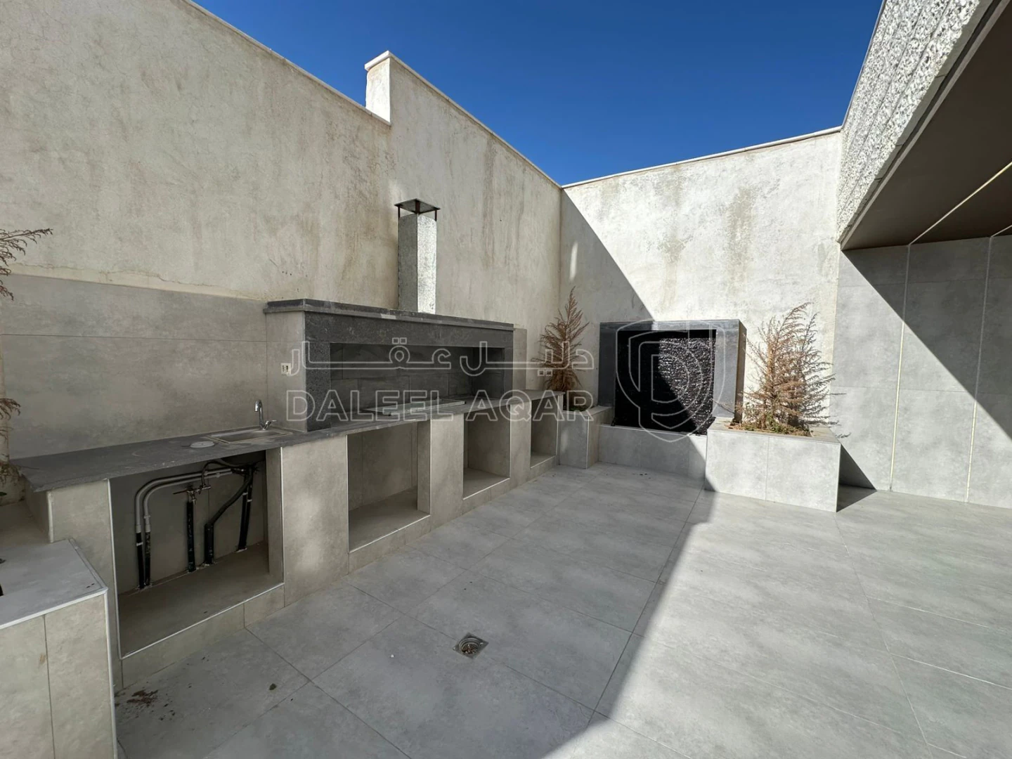 شقة في تبعد 2.5 كم عن شارع المطار - 73,000 دأ - صورة 1