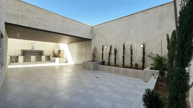 شقة - تبعد 2.5 كم عن شارع المطار - 73000 دأ