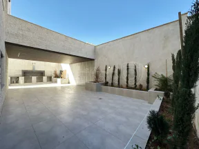 شقة - تبعد 2.5 كم عن شارع المطار - 73000 دأ