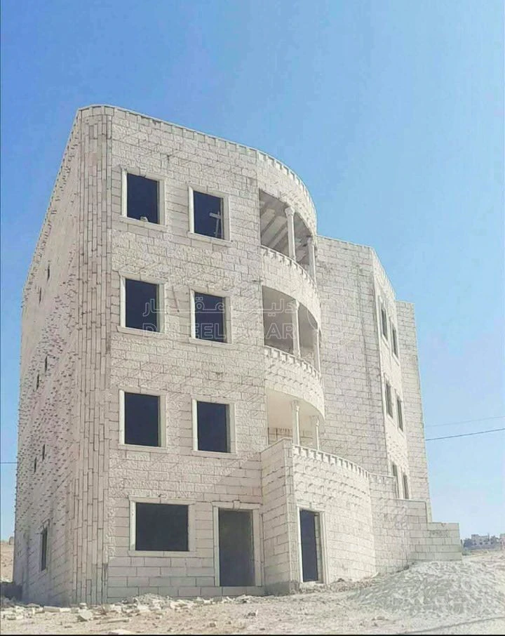 مبنى في الزرقاء جريبا قرب ضاحية المدينة المنورة - 135,000 دأ - صورة 1