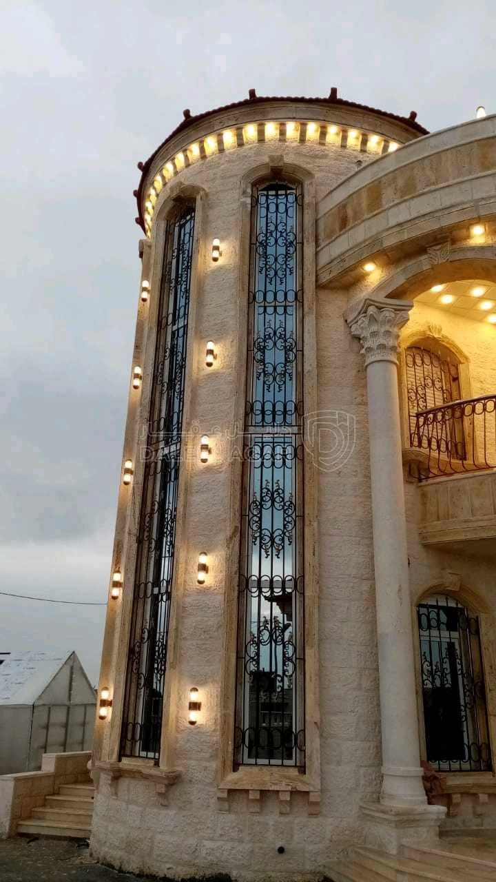 فيلا/منزل في خلف مدرسة الرهبات بلقرب من جامعة العلوم والتكولوجي - 625,000 دأ - صورة 1