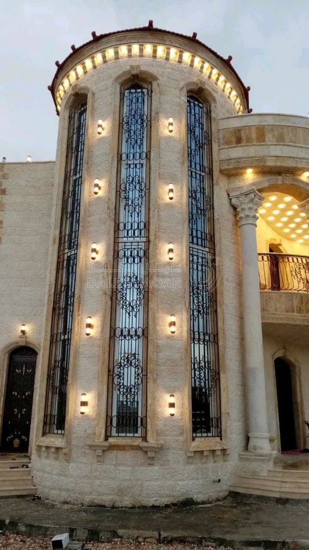 فيلا/منزل في خلف مدرسة الرهبات بلقرب من جامعة العلوم والتكولوجي - 625,000 دأ - صورة 1