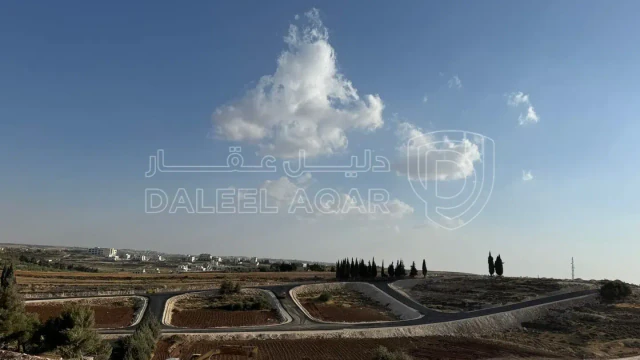 أرض في بلعاس - يبعد 6 دقائق عن طريق المطار - 190,899 دأ - صورة 1