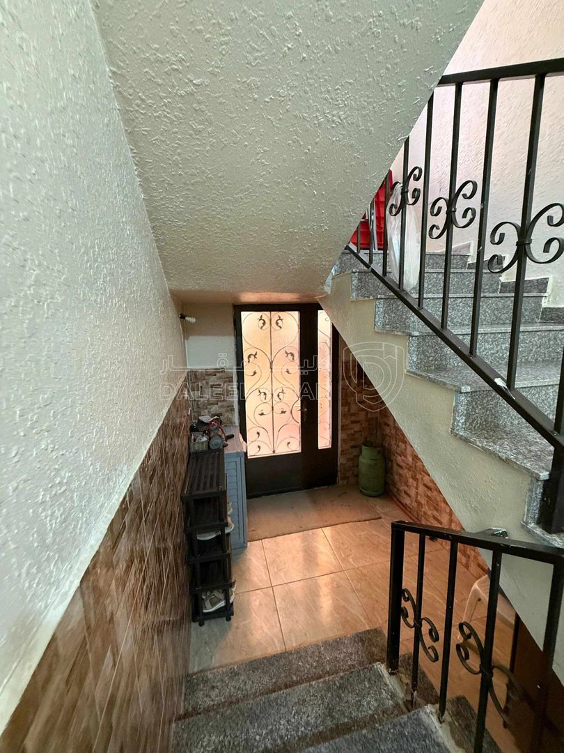 فيلا/منزل في الزرقاء الجديده ، قرب صيدلية كريبتون - 120,000 دأ - صورة 1