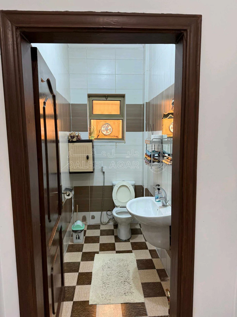 فيلا/منزل في الزرقاء الجديده ، قرب صيدلية كريبتون - 120,000 دأ - صورة 1